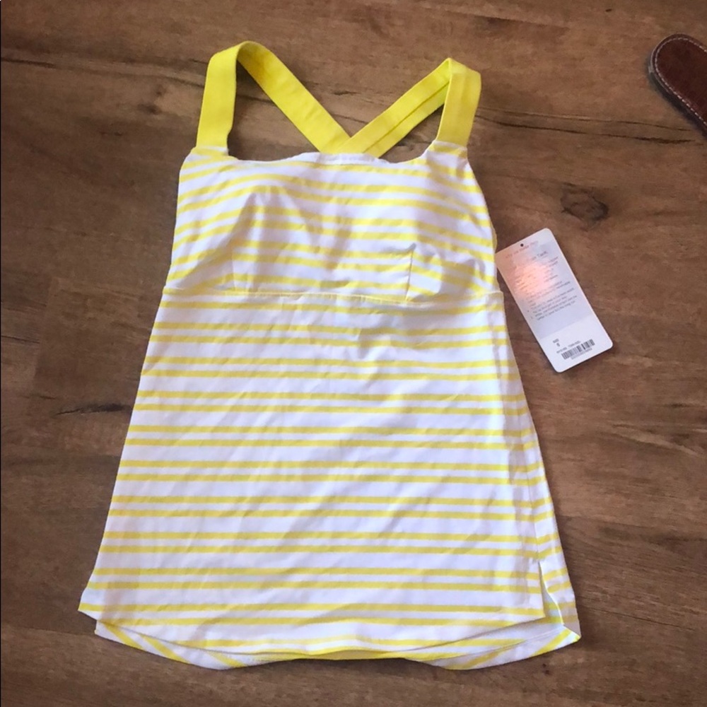 Lululemon track and train tank, size 6